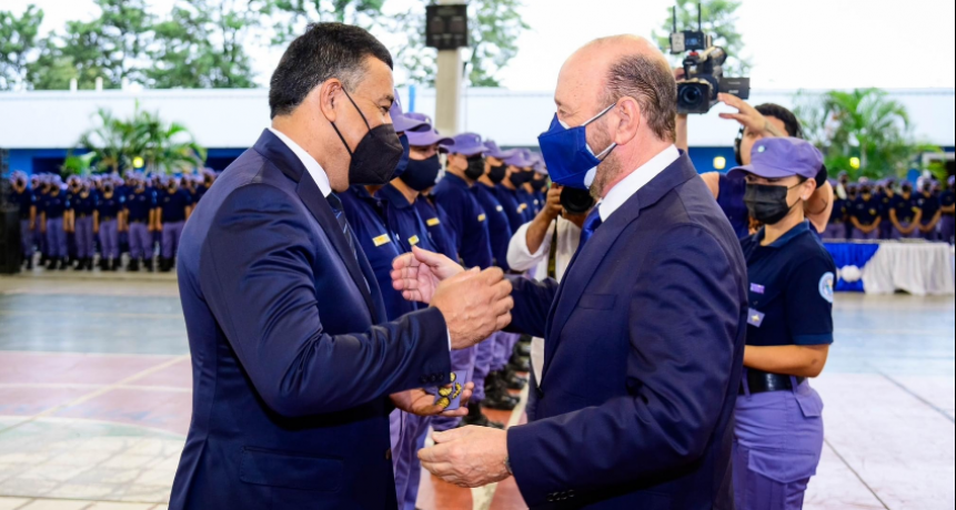 El gobernador Gildo Insfrán presidió el acto de ascenso de insignias de personal policial