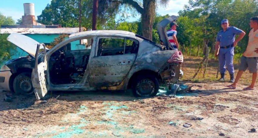 Una mujer fue detenida tras incendiar un veh&iacute;culo