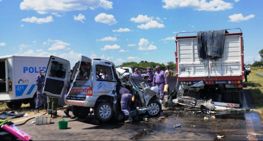 Siniestro vial sobre la RN 11 dejo cuatro víctimas fatales y un lesionado grave