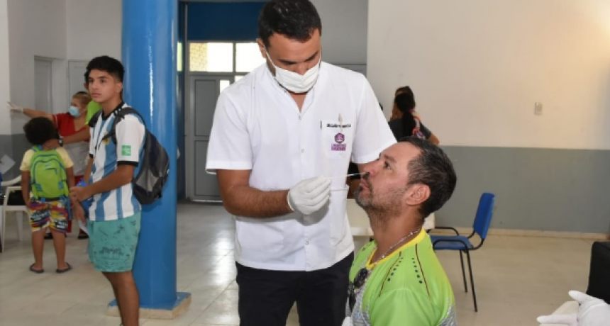 Realizan hisopados diarios en el Parque Acuático y en el Paraíso de los Niños