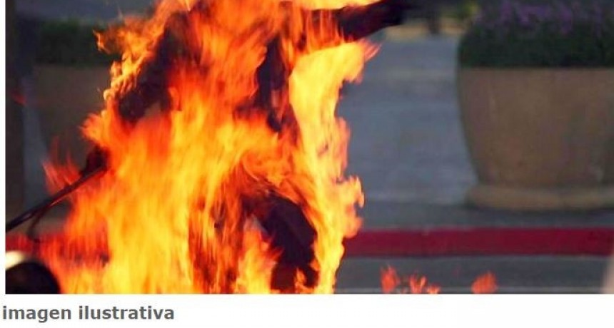 Un joven de 19 roció con alcohol a una menor de 14 años y le prendió fuego