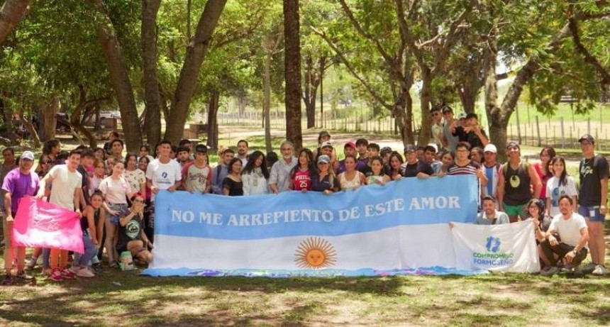 J&oacute;venes y Compromiso: Encuentro de referentes de centros de estudiantes con la concejal Petu Arga&ntilde;araz