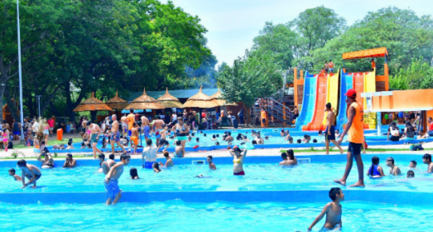El Parque Acuático de El Colorado recibe a miles de turistas provenientes de diferentes lugares del país