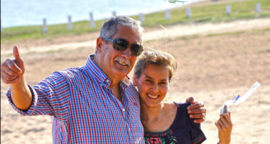 Obsequiando la yerba y los yuyos refrescantes