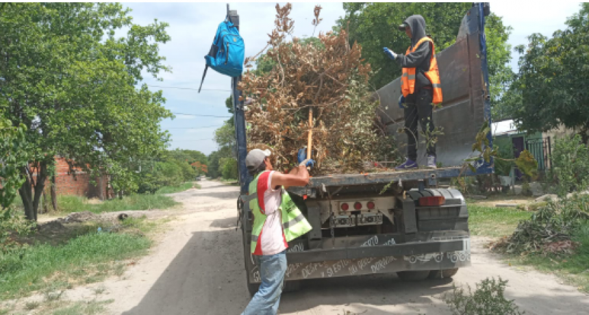 Cuadrillas comunales desarrollaron operativos de recolección de residuos no convencionales en diferentes barrios