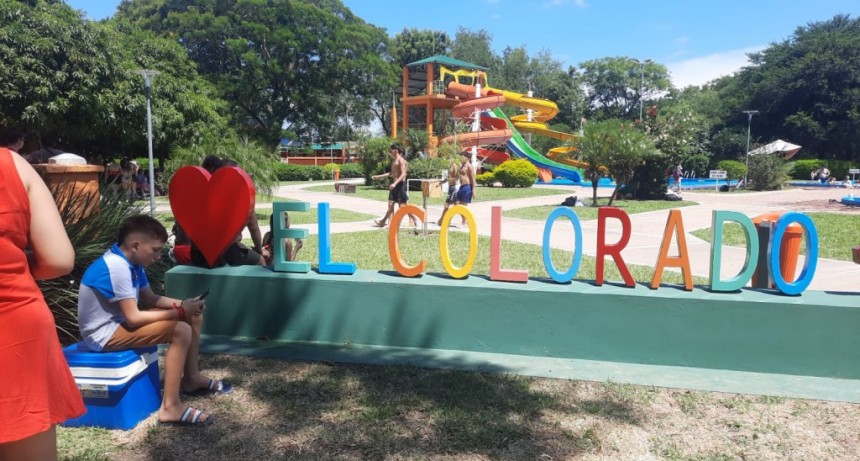 El Colorado: Miles de turistas disfrutan del parque acuático