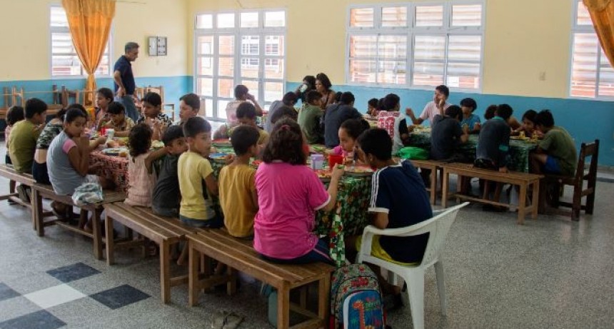 Los comedores escolares continúan brindando sus servicios durante el receso