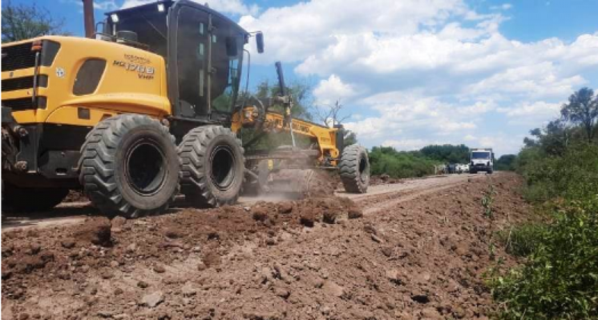 La DPV trabaja en el Camino Vecinal 1057 que une Fortín Soledad y El Churcalito