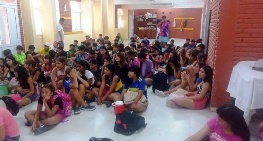 Siguen las charlas educativas “Conociendo Nuestro Cuerpo” en la colonia del Complejo Paraíso de los Niños