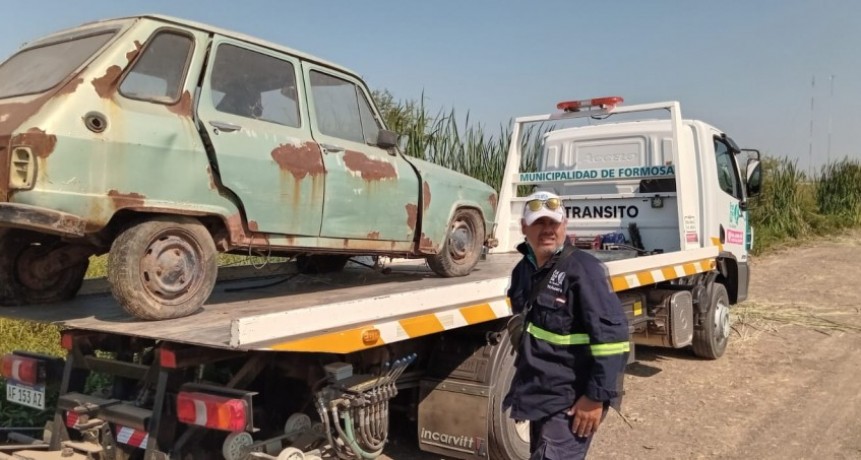 LA COMUNA CONTINÚA CON EL RETIRO DE VEHÍCULOS ABANDONADOS EN LA VÍA PÚBLICA