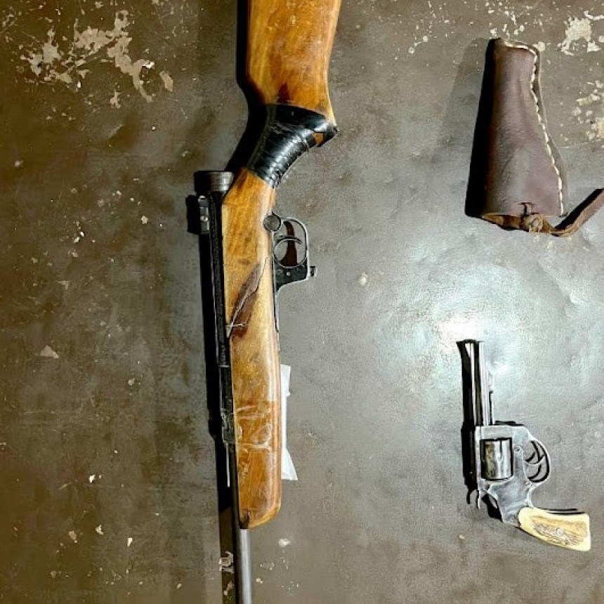 La Policía detuvo a dos hombres y secuestró un arma de fuego