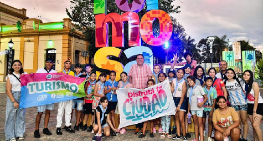El intendente Jofré recibió la entusiasta visita de un grupo de jóvenes piranenses