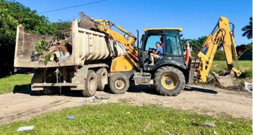 La Municipalidad contin&uacute;a con operativos de limpieza y recolecci&oacute;n en barrios de la ciudad