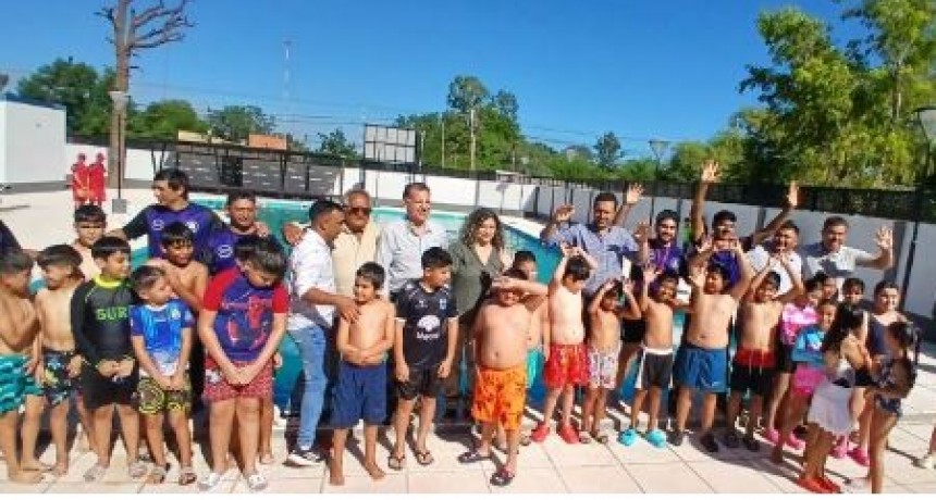 La exitosa apertura de la Colonia de Vacaciones de la pileta municipal de Ingeniero Ju&aacute;rez visibiliz&oacute; el compromiso de un Estado Presente