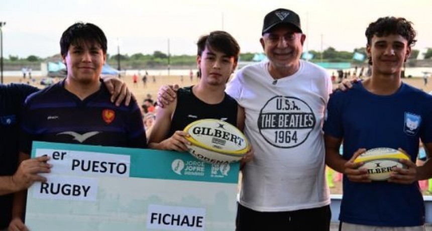 El intendente Jofr&eacute; entreg&oacute; premios a participantes del &ldquo;Open Arena&rdquo;