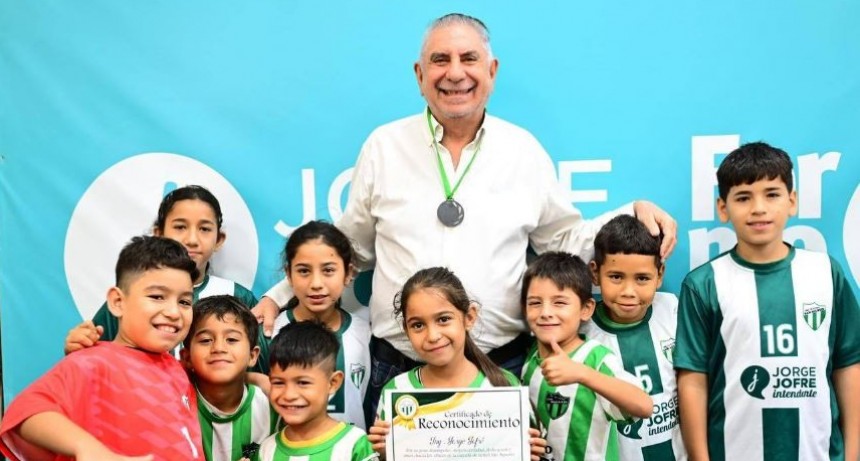 EL INTENDENTE JOFR&Eacute; RECIBI&Oacute; A NI&Ntilde;OS DE LA ESCUELA DE F&Uacute;TBOL DEL SAN AGUST&Iacute;N 