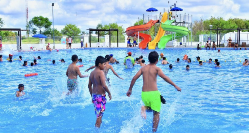 Los ni&ntilde;os y ni&ntilde;as del quinto m&oacute;dulo de la colonia de vacaciones ya disfrutan del Parque Acu&aacute;tico