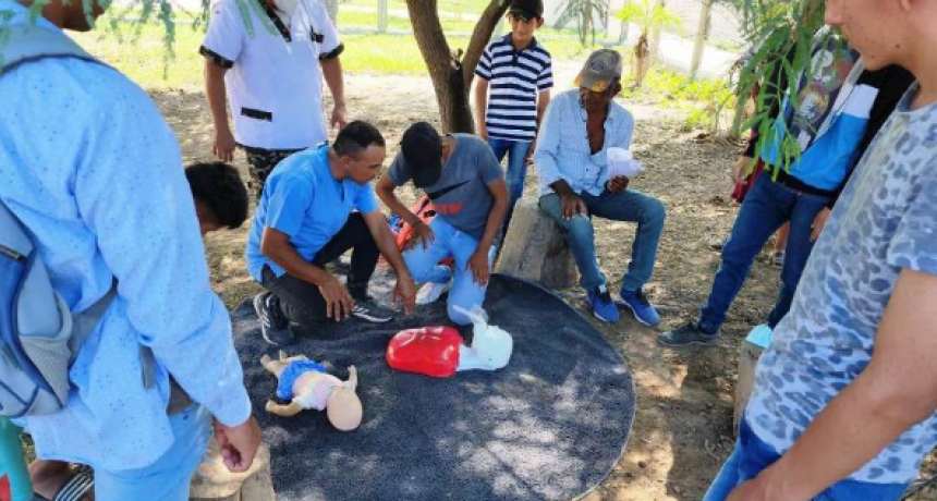 En comunidades de Las Lomitas enseñan maniobras de RCP