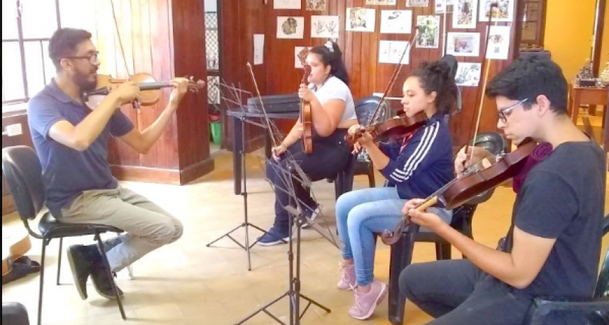 La Municipalidad brinda clases gratuitas de Violín y Novike