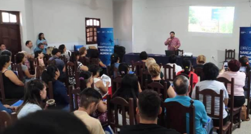 Emprendedores gastronómicos de Herradura se capacitaron en manipulación segura de alimentos