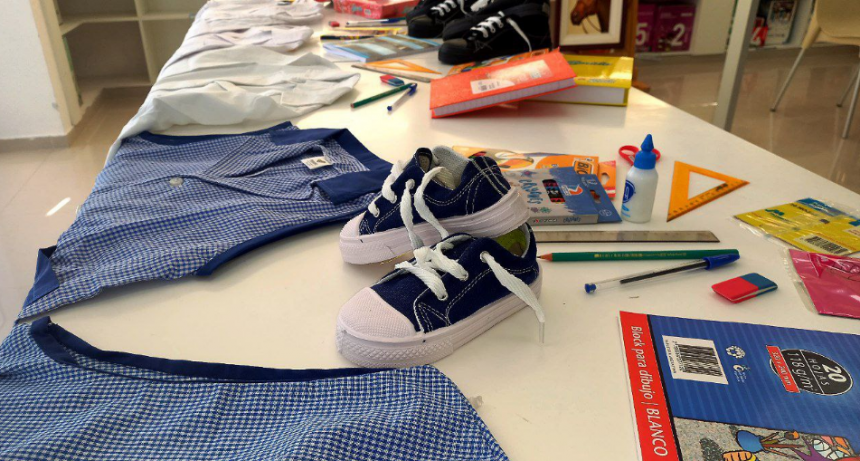 Educación presentó los kits escolares que se entregarán en el inicio de las clases en la provincia
