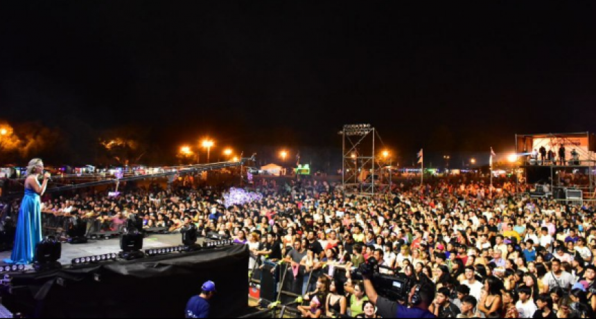 XX Fiesta de la Corvina: Más de 70 mil personas vivieron a pleno la primera noche de recital gratuito