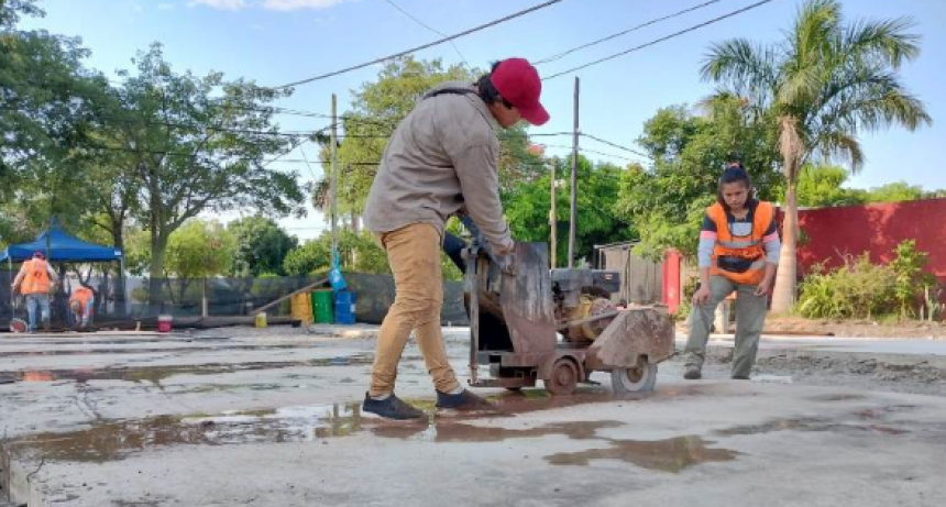 Avanzan a buen ritmo las obras de reacondicionamiento de la plaza del barrio Fontana