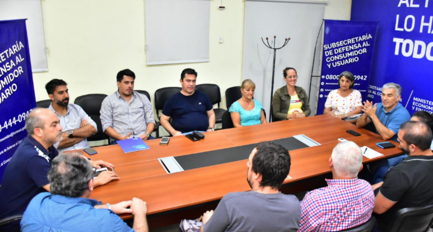 El Gobierno avanza con el sector privado y el Banco Formosa para acordar una canasta escolar