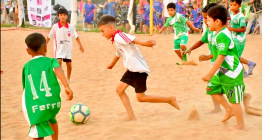 El torneo de fútbol playa infantil definirá a sus finalistas