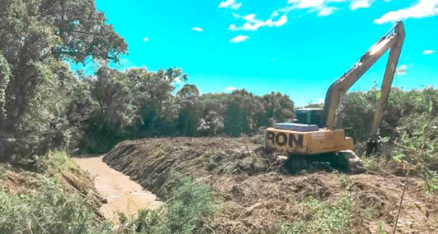 El Municipio profundiza acciones de mantenimiento del drenaje urbano en diferentes sectores de la ciudad