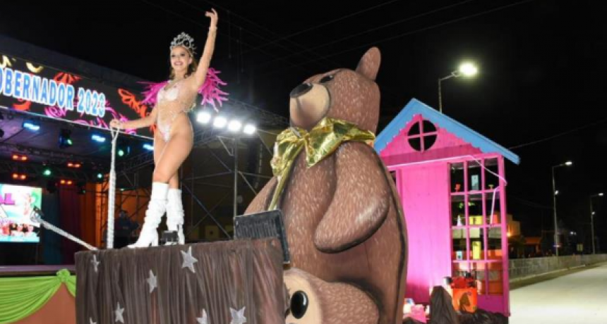 Con más de ocho mil asistentes, Ibarreta abrió su primera noche carnavalera