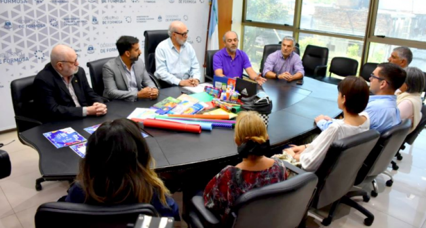 El gobierno provincial present&oacute; la Canasta Escolar 2023