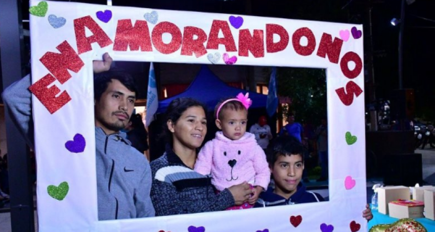 Con éxito se realizó la velada “Enamonándonos” en la peatonal Rivadavia