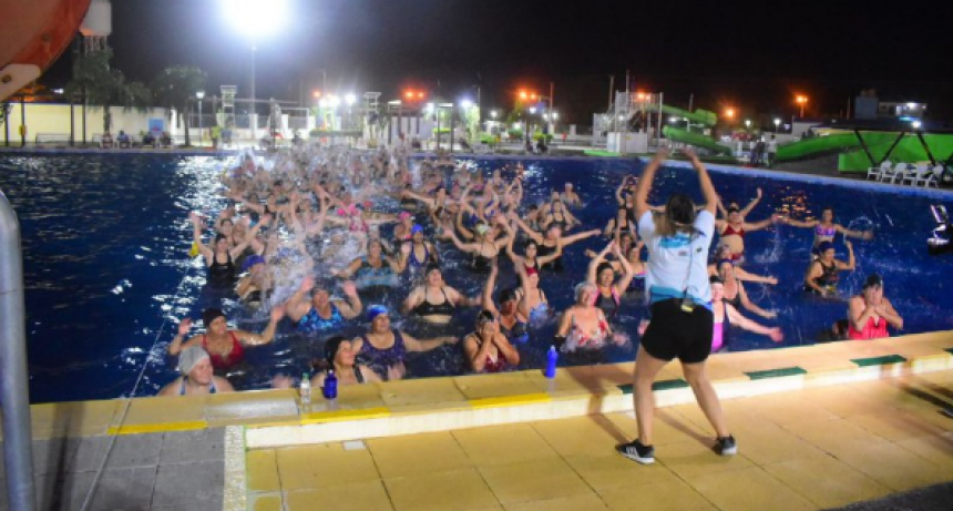 Cada vez m&aacute;s familias concurren a aquagym y resaltan lo positivo que son los ejercicios en la pileta
