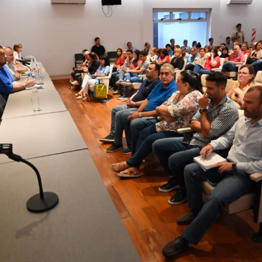 Reunión organizativa para la entrega de los kits escolares