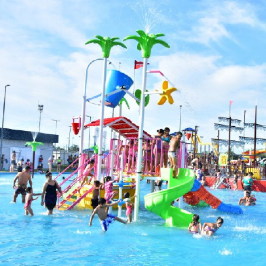 Más de 4 mil personas ingresaron al parque acuático este domingo