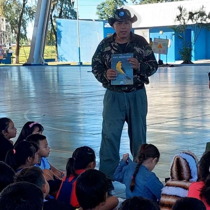 Taller iniciación al avistaje de aves en el Polideportivo 28 de Mayo