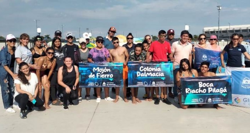 Jóvenes de Mojón de Fierro, Dalmacia y Boca Pilagá visitaron el Parque Acuático
