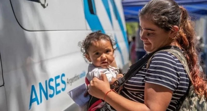 Revelan que el Gobierno Nacional al modificar las asignaciones familiares, menos personas podrán cobrar la ayuda escolar de 70 mil pesos