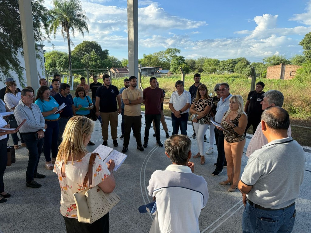 Con miras al inicio del ciclo lectivo, el ministro Araoz realizó recorrida por distintos establecimientos educativos