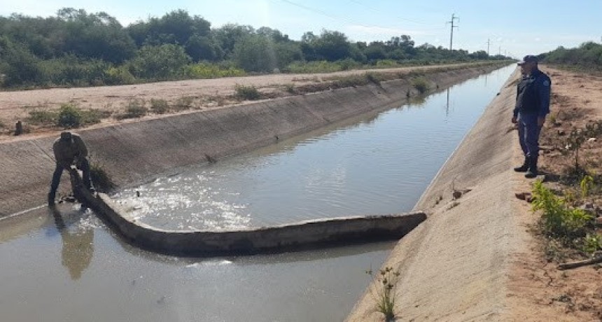 La Policía descubrió una obstrucción ilegal en el Canal Hídrico Artificial Las Lomitas