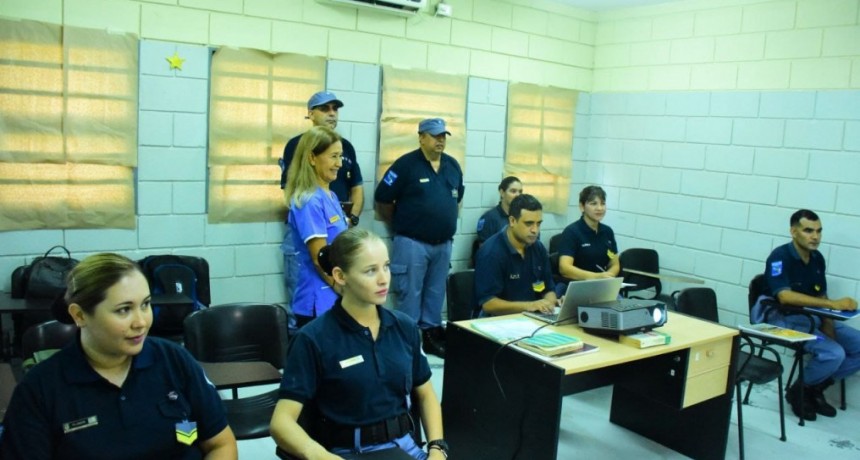 Capacitan a personal penitenciario en asistencia odontológica