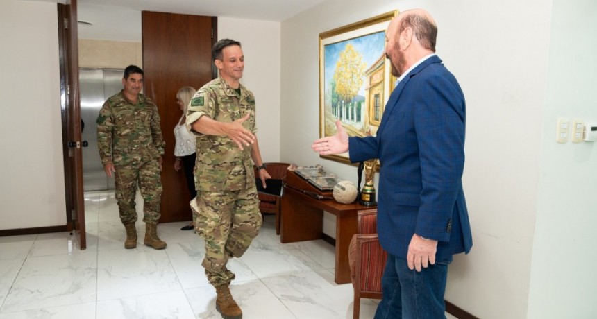 El gobernador Insfrán se reunió con los jefes del Ejército