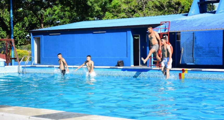 Futuros agentes de Policía iniciaron capacitación de natación durante cinco semanas