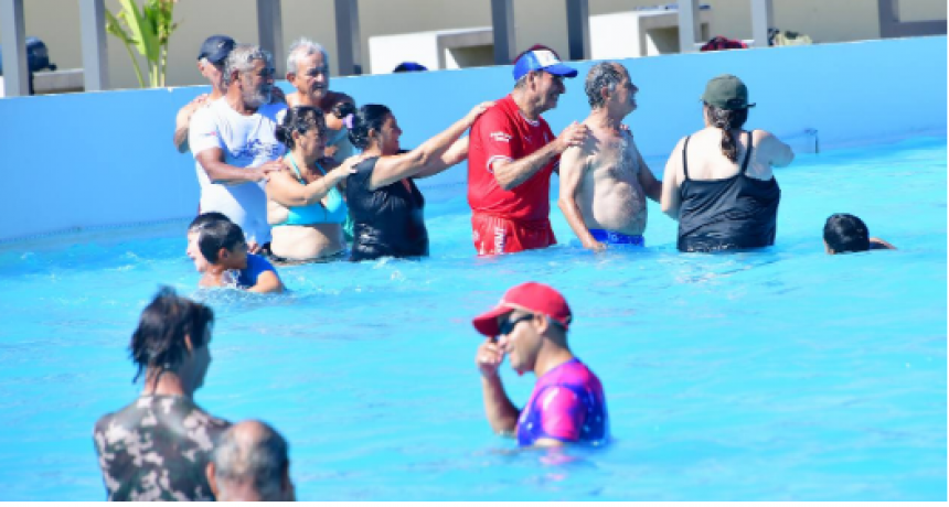 Beneficiarios del IPS disfrutan del Parque Acuático en colonia de vacaciones