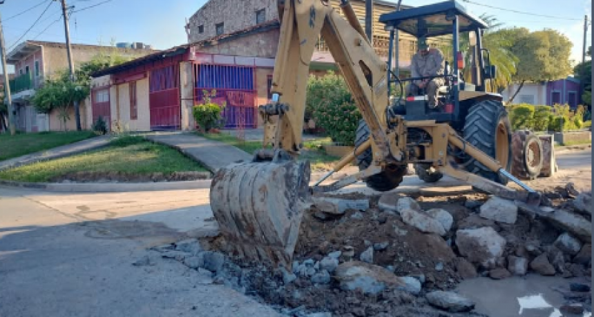 ACTIVA INTERVENCIÓN COMUNAL PARA RECOMPONER EL ASFALTO EN DIFERENTES ARTERIAS DE LA CIUDAD