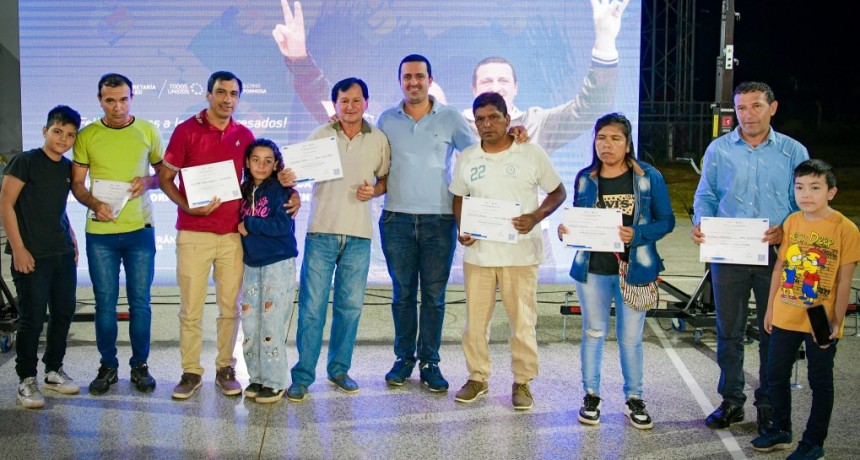 Las Lomitas: entregaron certificados de finalización de cursos de capacitación laboral
