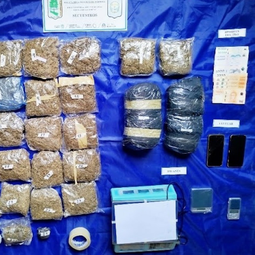 Detuvieron a dos jóvenes con droga y desarticularon tres centros de distribución