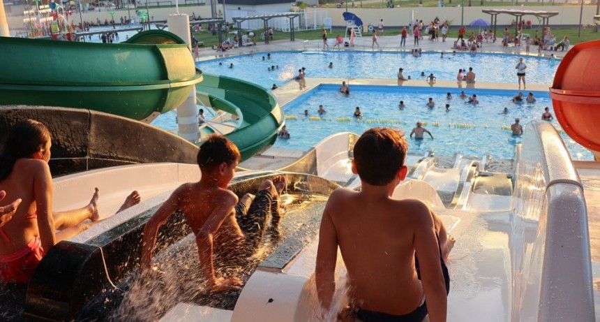 Con niños de 17 barrios capitalinos, el Parque Acuático arrancó su última semana de colonia de vacaciones