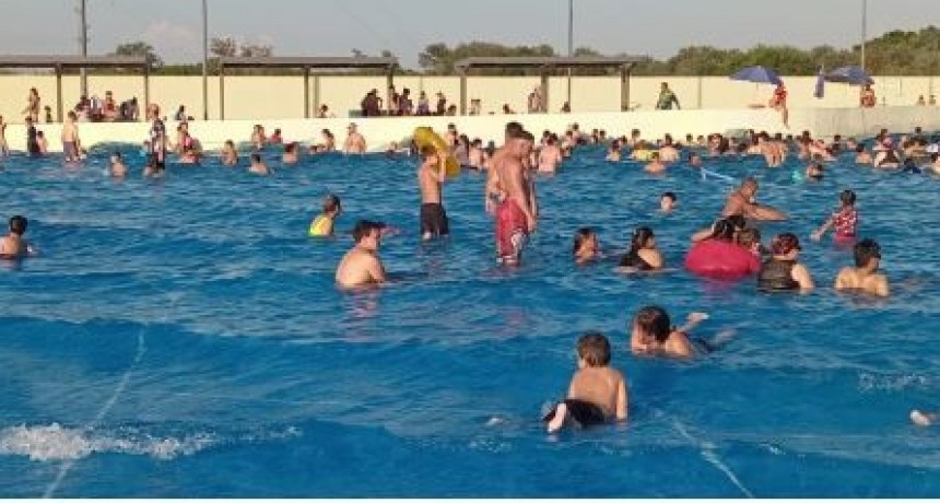 Otro domingo en que los visitantes colmaron el Parque Acu&aacute;tico